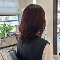 深みレッドブラウンの鎖骨ライン大人ミディ