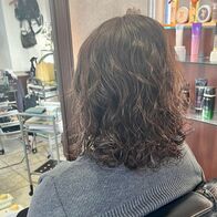 お手入れ楽々ムースをもみ込むだけのウェーブパーマヘア